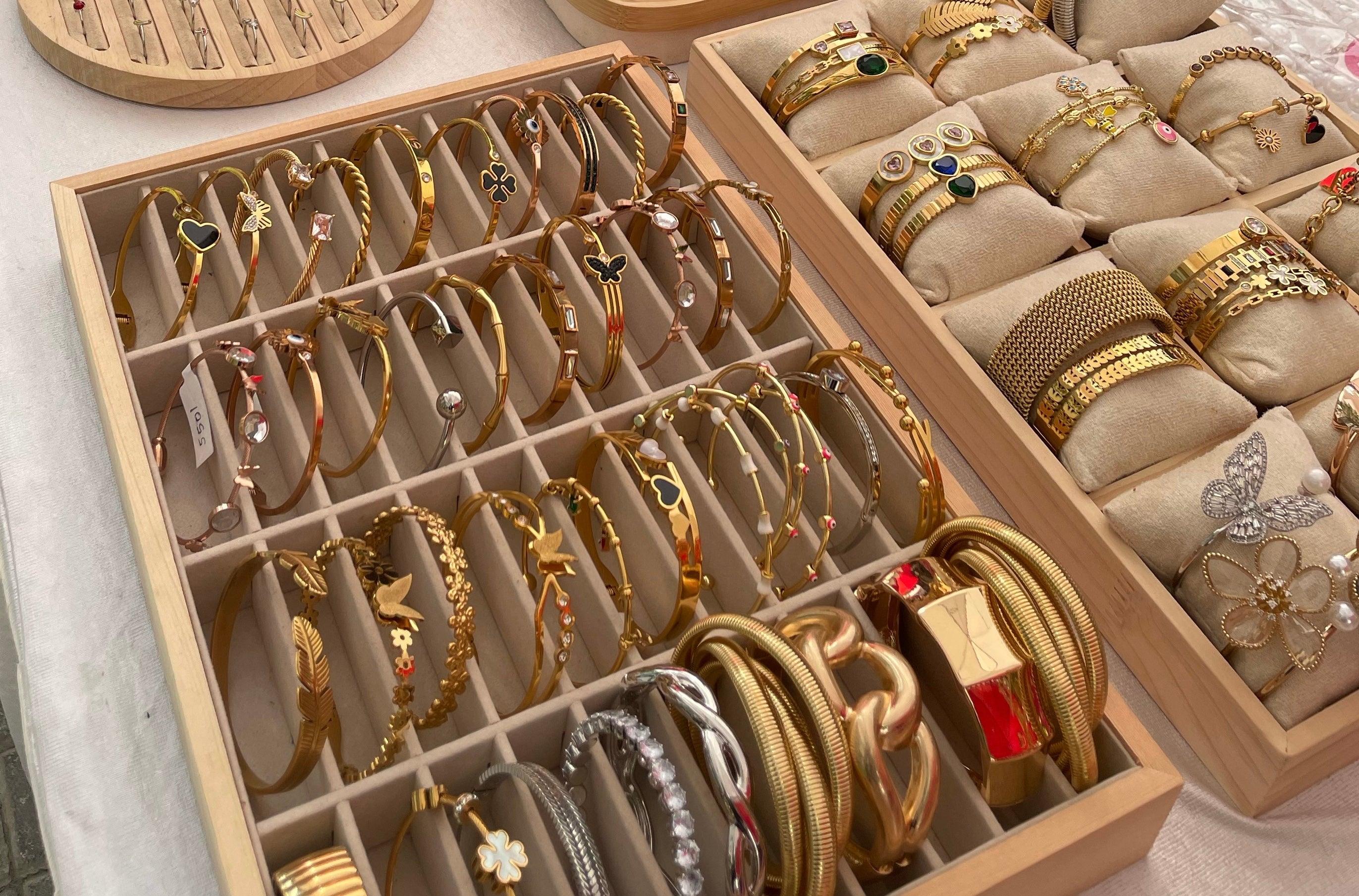 CHAIN BRACELETS